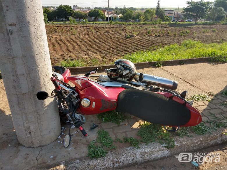 Motociclista morre após bater em poste na Bruno Ruggiero - Crédito: Luciano Lopes