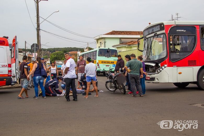 Motociclista não respeita o pare e provoca acidente no Cruzeiro do Sul; VÍDEO - Crédito: Marco Lúcio