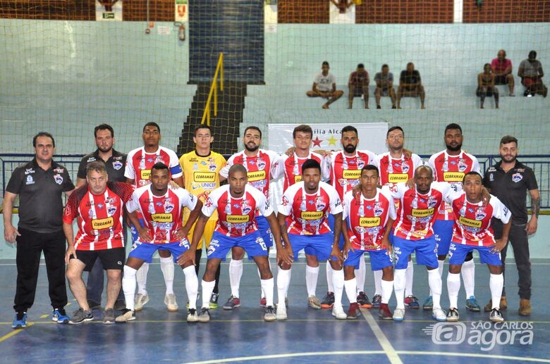 Em mais uma “final”, São Carlos Futsal pega Dumont em casa e joga para ir à semi - Crédito: Joyce Fotografias