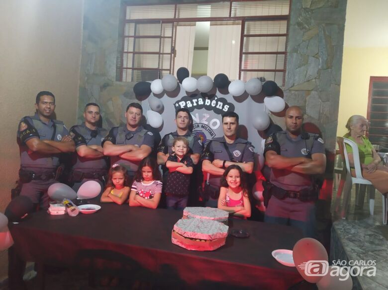 Polícia Militar faz a alegria de pequeno fã em sua festa de aniversário - Crédito: Luciano Lopes