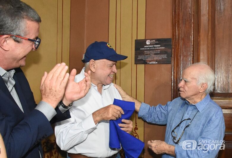 Ignácio de Loyola Brandão é homenageado em São Carlos -