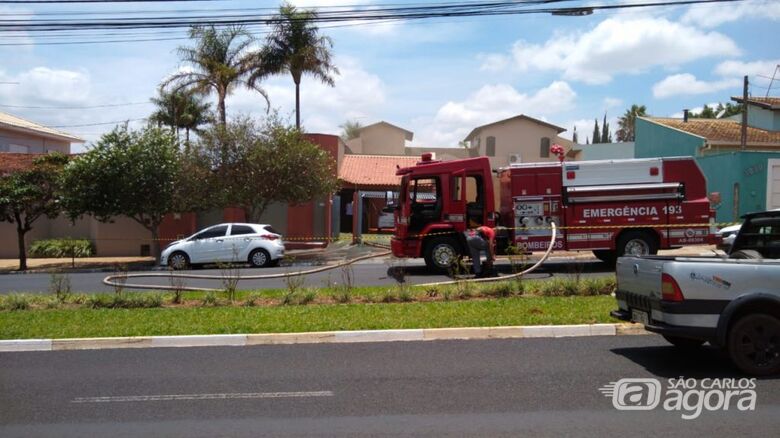Ao ver a mãe morta, filha coloca fogo na casa e tenta se matar - Crédito: Araraquara 24 Horas