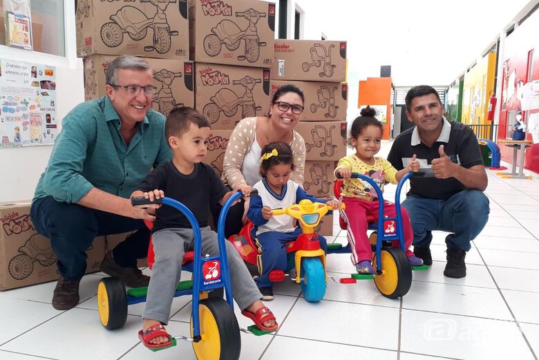 Triciclos adquiridos com emenda do vereador Edson Ferreira são entregues em Cemei no Novo Mundo - Crédito: Divulgação