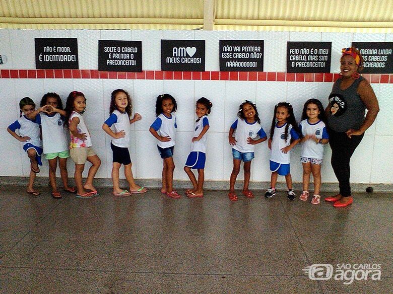 Escola Jovina realiza atividade com penteados no Dia da Consciência Negra - Crédito: Divulgação