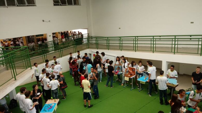 Alunos do ensino médio do IFSP São Carlos realizam o Projeto Leitura Viva - Crédito: Divulgação