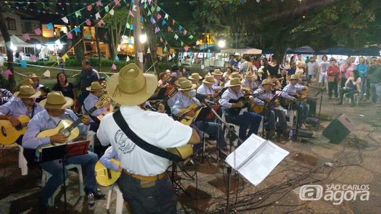 Domingo (1º) tem apresentação da Orquestra de Violeiros na Praça XV - Crédito: Divulgação