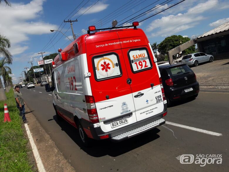 Após ser fechada, motociclista sofre queda na Getúlio Vargas - Crédito: Maycon Maximino