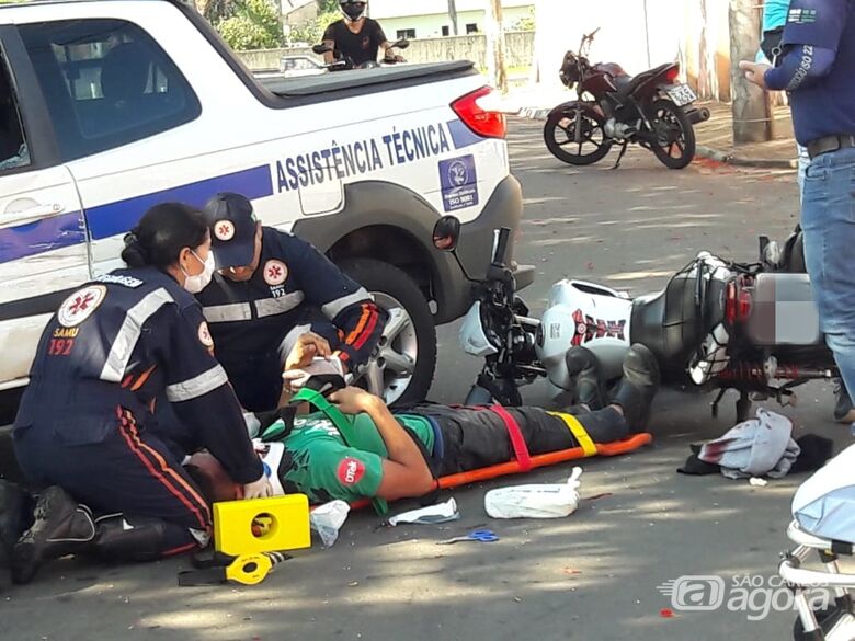 Motociclista sofre corte profundo no pescoço após acidente - Crédito: Maycon Maximino