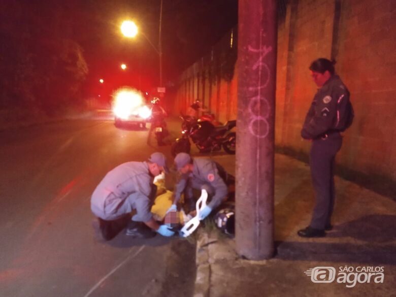 Motociclista fica ferido após bater em poste na Lourenço Inocentinni - Crédito: Luciano Lopes