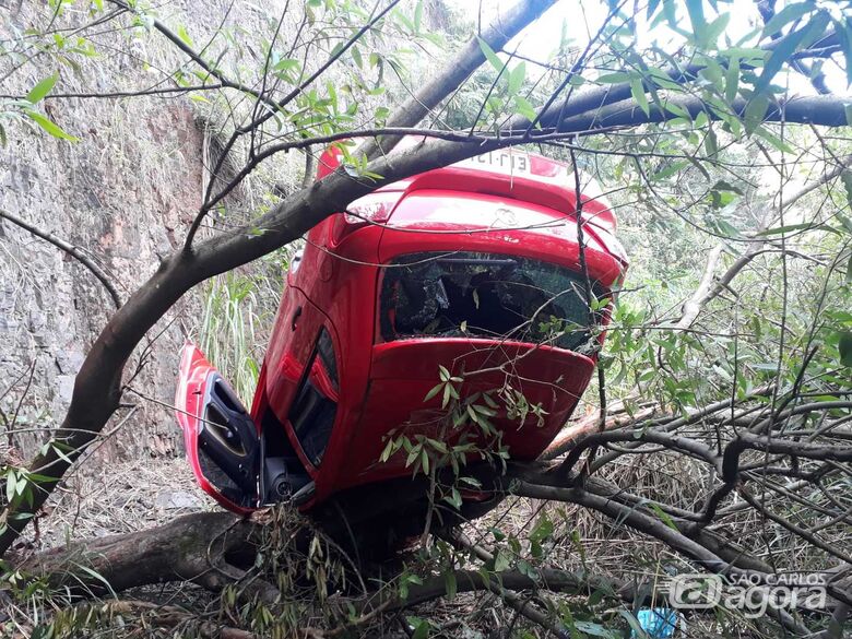 Gol é abandonado após cair de uma altura de 15 metros no Jardim das Torres - Crédito: Rodrigo Garcia/Colaborador SCA