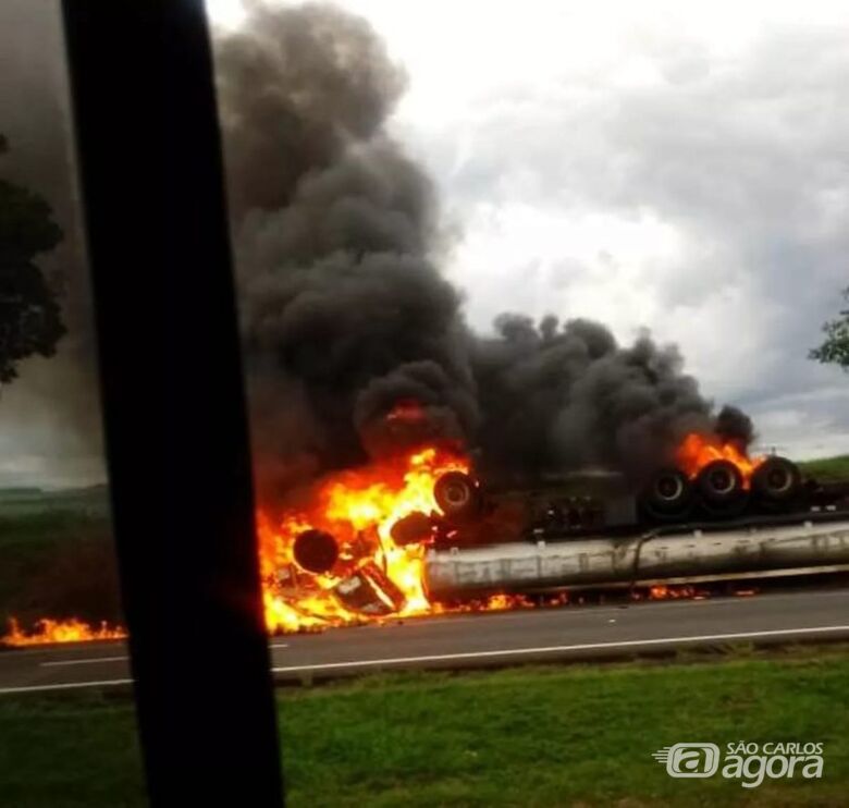 Caminhão carregado com etanol explode na SP-330 - Crédito: X-tudo Ribeirão