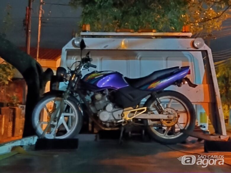 PM recupera moto que foi furtada em São Carlos - Crédito: Luciano Lopes/São Carlos Agora