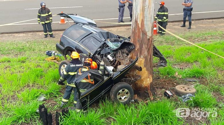 Motorista morre após colidir em árvore na estrada do Broa - Crédito: Maycon Maximino