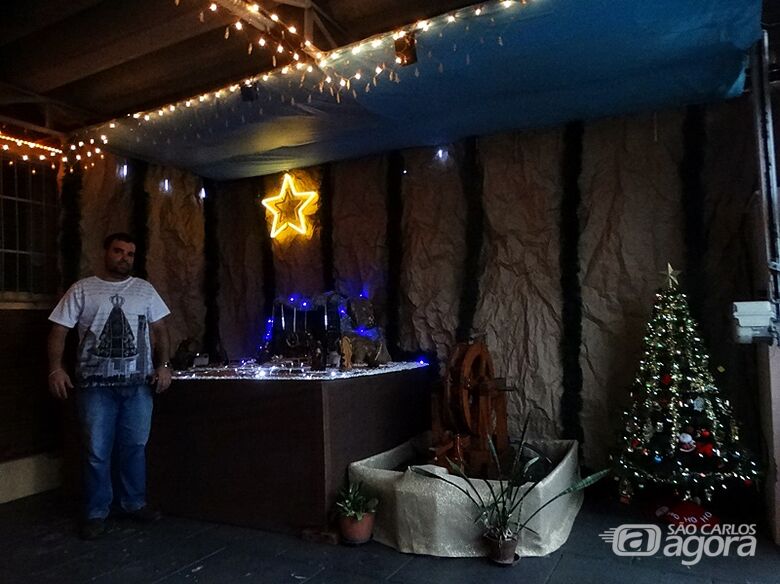 São-carlense mantém tradição e monta presépio na garagem de sua casa - Crédito: Marcos Escrivani