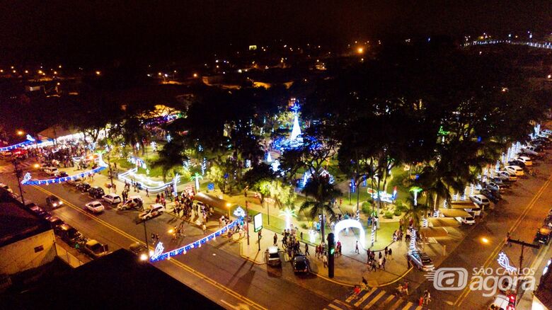 Abertura do “Natal de Luzes e Sons Ibaté 2019” leva milhares de pessoas à Praça Central - Crédito: Divulgação