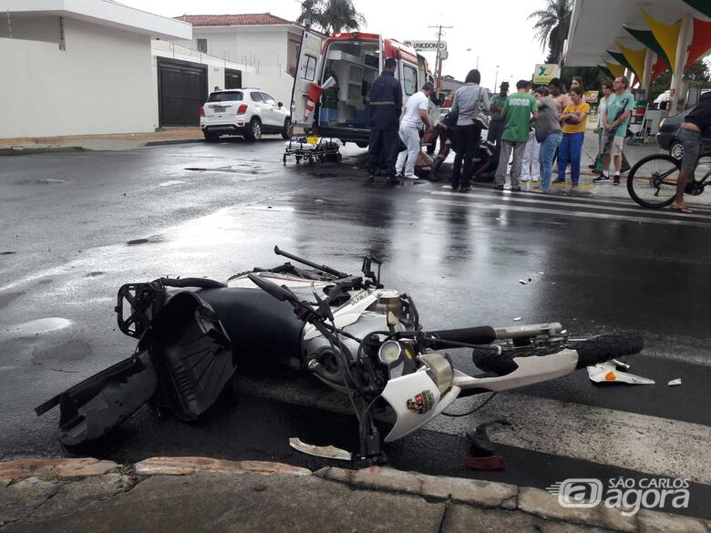 Motorista não respeita o ‘pare’ e carro atinge moto no centro - Crédito: Maycon Maximino