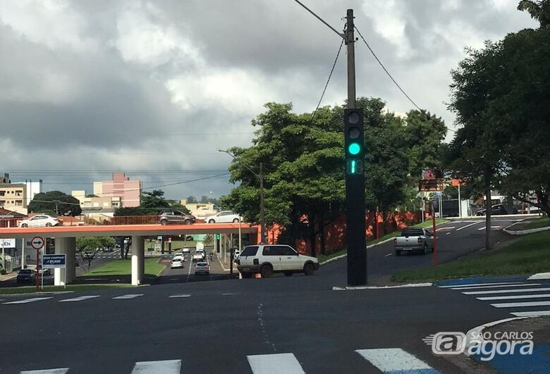 Semáforo com contador queimado é risco de acidente na Trabalhador São-carlense - Crédito: Divulgação