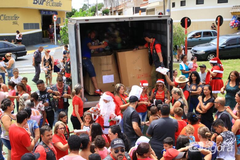 Natal Solidário faz a alegria de cerca de 7 mil crianças no Cidade Aracy - Crédito: Marco Lúcio