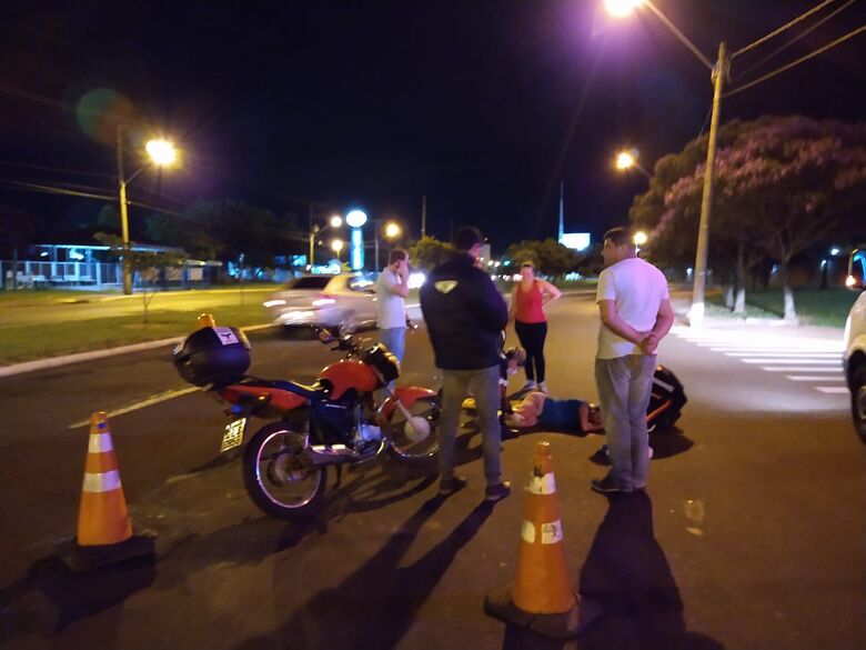 Mulher de 53 anos fica ferida após ser atingida por moto perto do Residencial Eldorado - Crédito: Luciano Lopes/São Carlos Agora