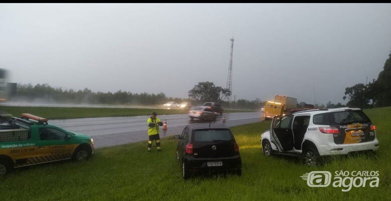 Pedestre é atropelado por dois carros na Washington Luis - Crédito: Colaborador/SCA