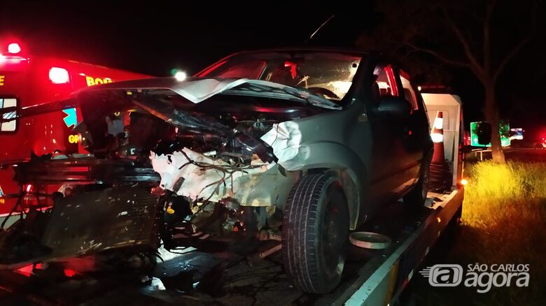 Fiesta prata ficou com a frente destruída - Crédito: Maycon Maximino