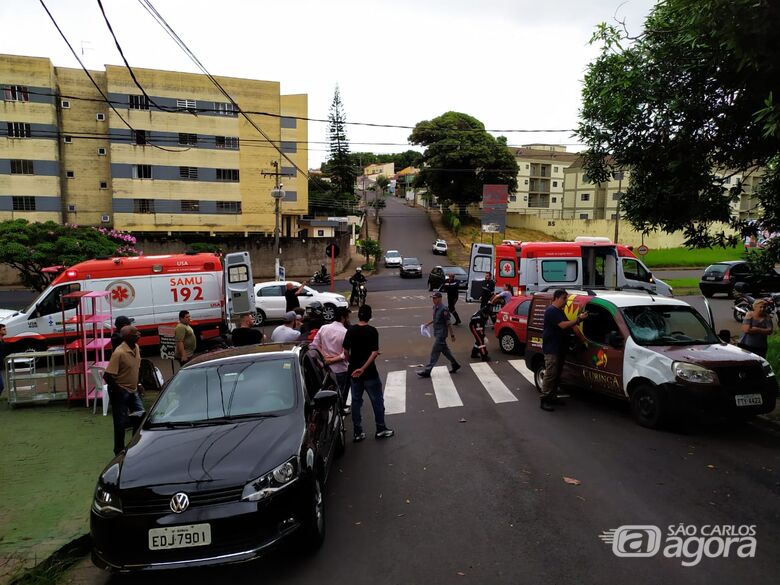 Motociclista sofre fratura na perna após colisão em cruzamento perigoso - Crédito: Maycon Maximino