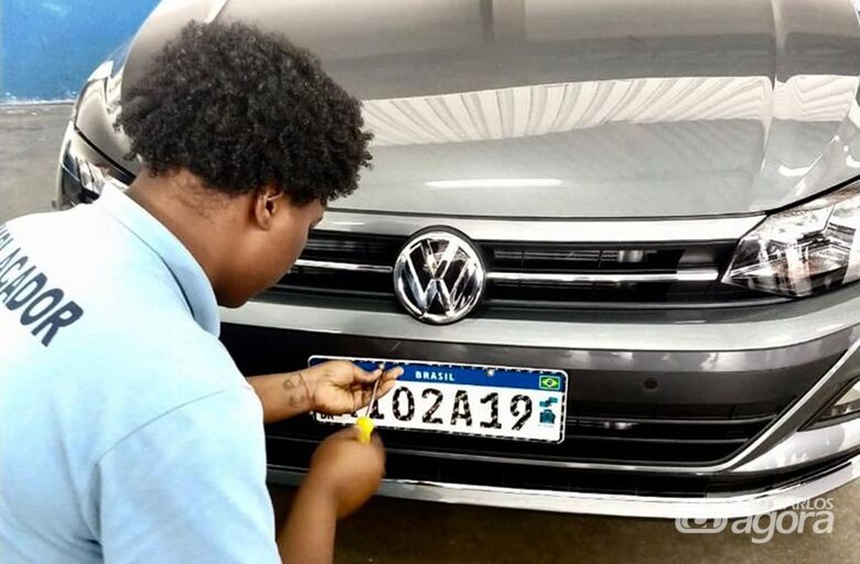 Novas placas de veículos serão obrigatórias a partir de 31 de janeiro - Crédito: Agência Brasil