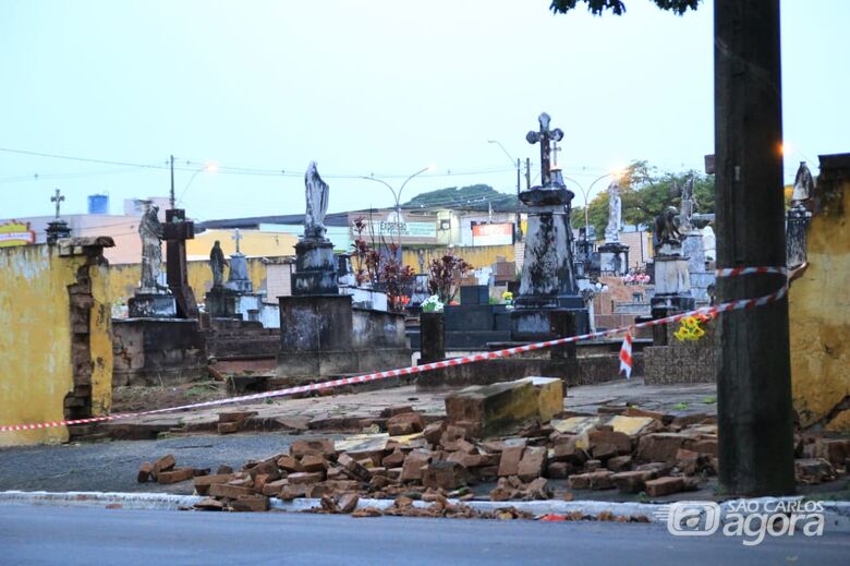 Chuva danifica muros e túmulos no Nossa Senhora do Carmo - Crédito: Marco Lúcio