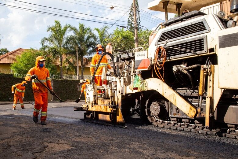 Veja onde serão realizados os serviços de recapeamento e tapa-buraco nesta segunda-feira -