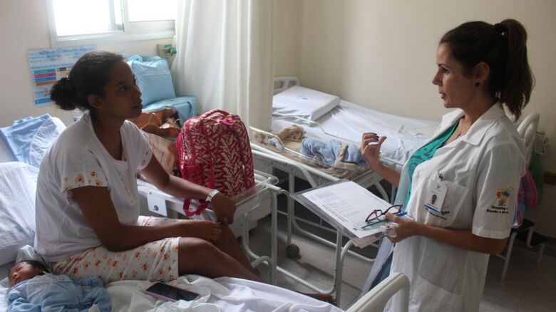 Voluntárias da Santa Casa alertam sobre necessidade da amamentação e buscam novas colaboradoras - Crédito: Alessandra Kuba