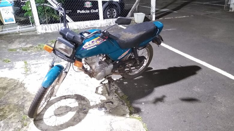 Pedreiro encontra sua moto que havia sido furtada no Jardim Botafogo - Crédito: Luciano Lopes