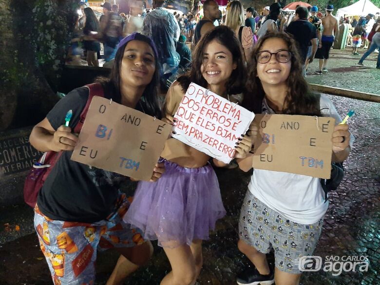 Jovens na Praça XV curtindo o carnaval - Crédito: Divulgação