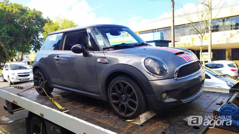 PM localiza Mini Cooper que foi furtado em São Carlos; Polícia suspeita se tratar de golpe do seguro - Crédito: São Carlos Agora