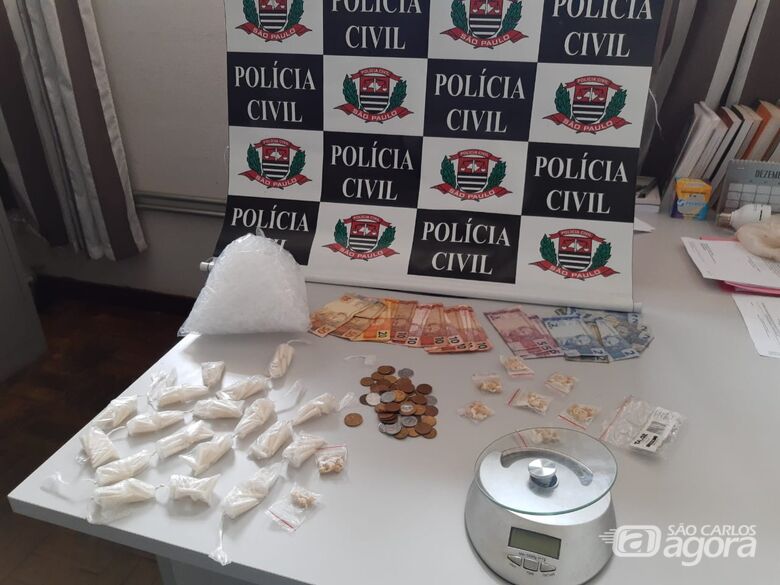 Droga e material apreendidos pela Polícia Civil - Crédito: Descalvado Agora