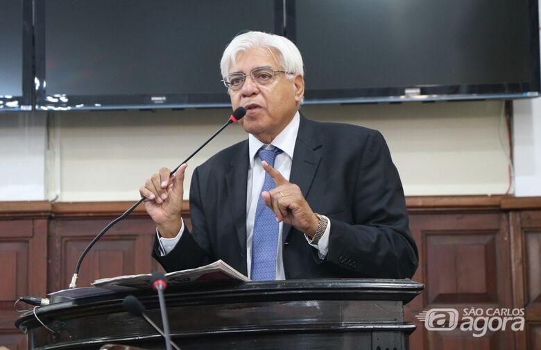 Azuaite diz que aumento salarial de professores “não passa de enganação do governo Dória” -