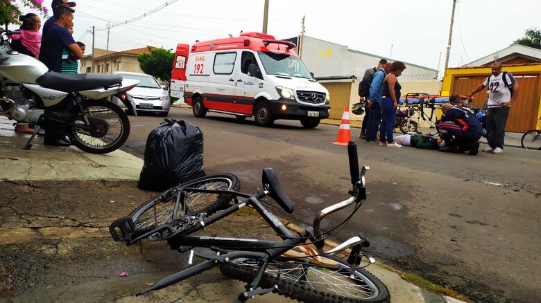 Acidente envolvendo moto, bicicleta e ônibus deixa criança ferida no Cruzeiro do Sul - Crédito: Maycon Maximino
