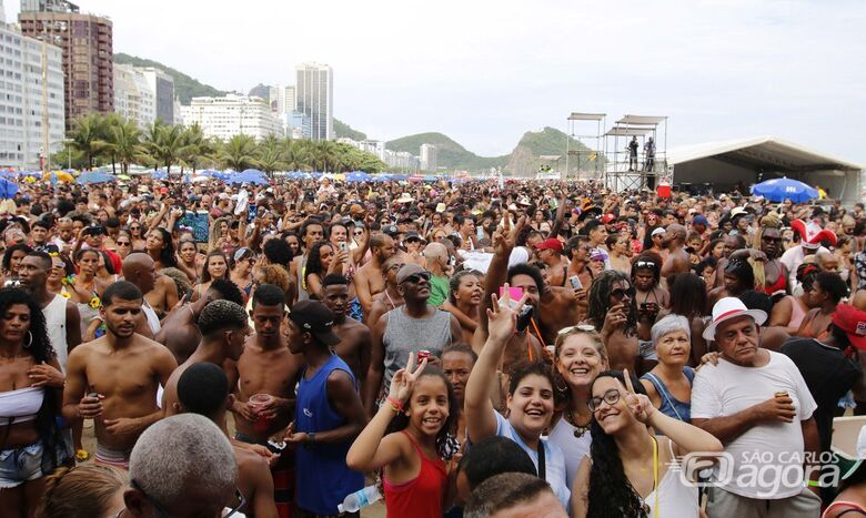 Médico diz como doença do beijo pode ser evitada no carnaval - Crédito: © Tânia Rêgo/Agência Brasil