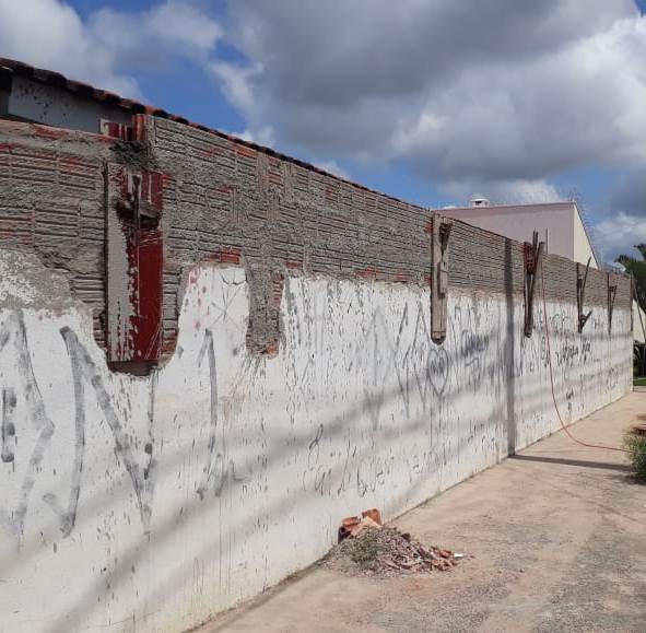 Foto atual após correção da Prefeitura "com" colunas de sustentação -