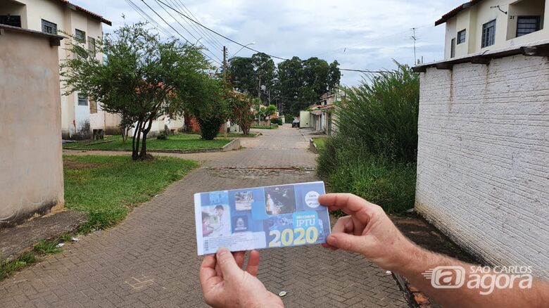 Carnês do IPTU estão sendo entregues no São Carlos VIII - Crédito: Divulgação
