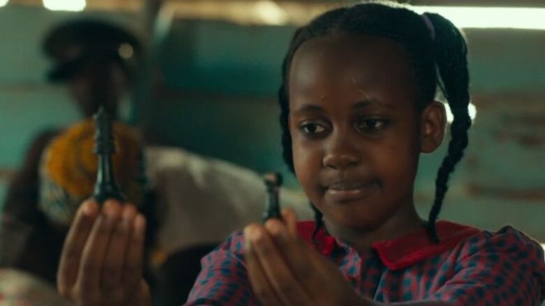 Nikita Pearl Waligwa em cena do filme "Rainha do Katwe" - Crédito: Foto Disney