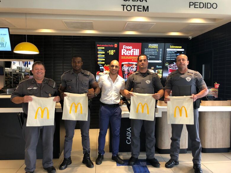 1º Sargento Roosevelt Soares, Cabo Jonathan Luiz Manoel, 1° Tenente PM Walter de Lucas Filho e o Cabo PM Jefferson Nogueira Andrade - Crédito: Divulgação