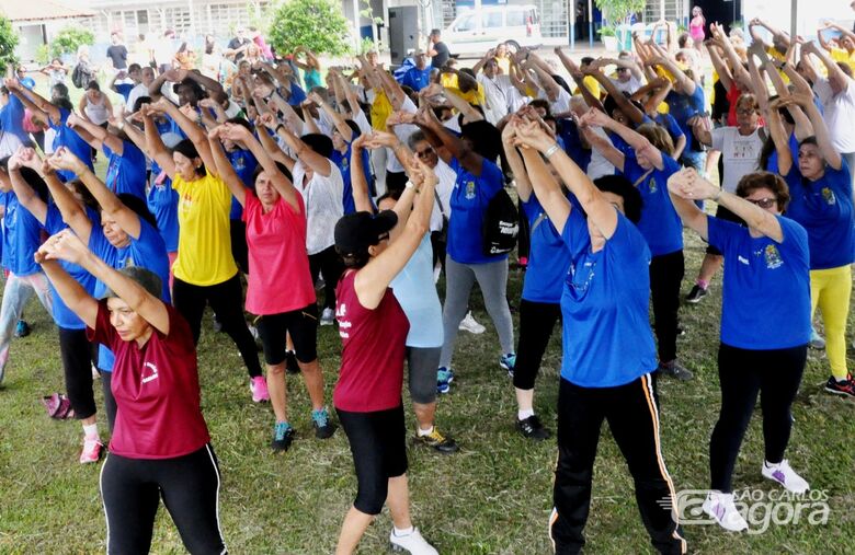 Prefeitura oferece atividades físicas com orientação de profissionais em vários pontos da cidade - Crédito: Divulgação