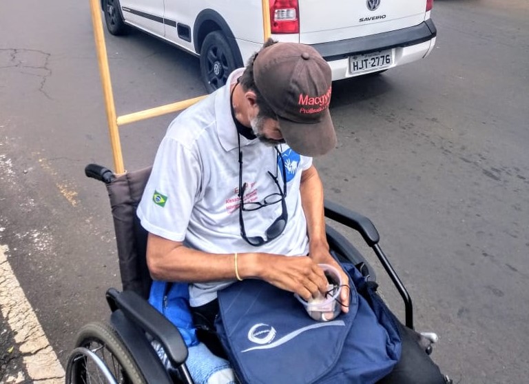 Cadeirante são-carlense pede ajuda para poder voltar a andar - Crédito: Divulgação