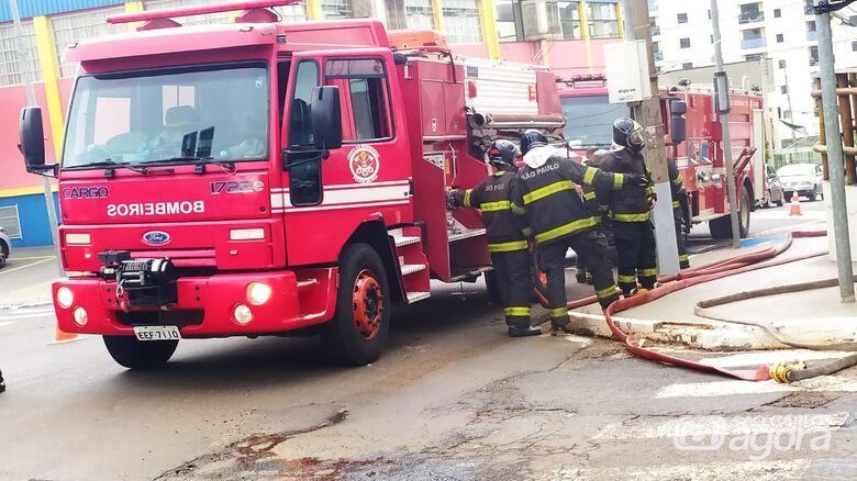 Corpo de Bombeiros trabalhando no local - Crédito: Maycon Maximino