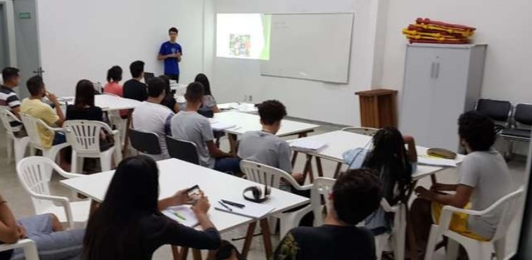 Cursinho auxiliária estudantes de famílias carentes - Crédito: Divulgação