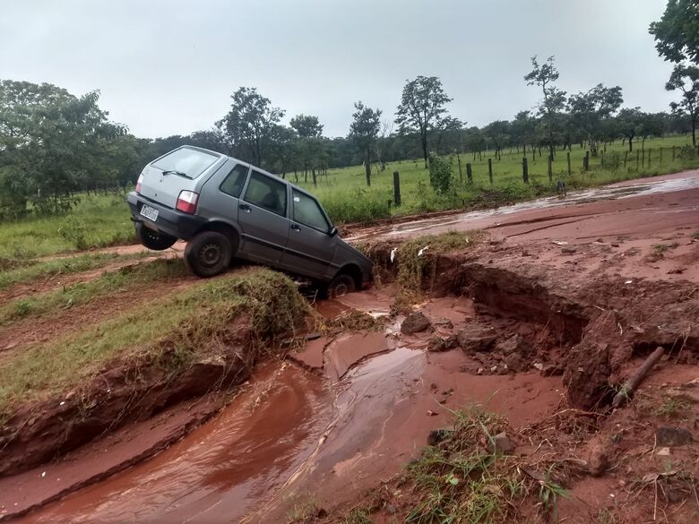 Uno "mergulhou" em um buraco na Quinta da Felicidade - Crédito: Divulgação