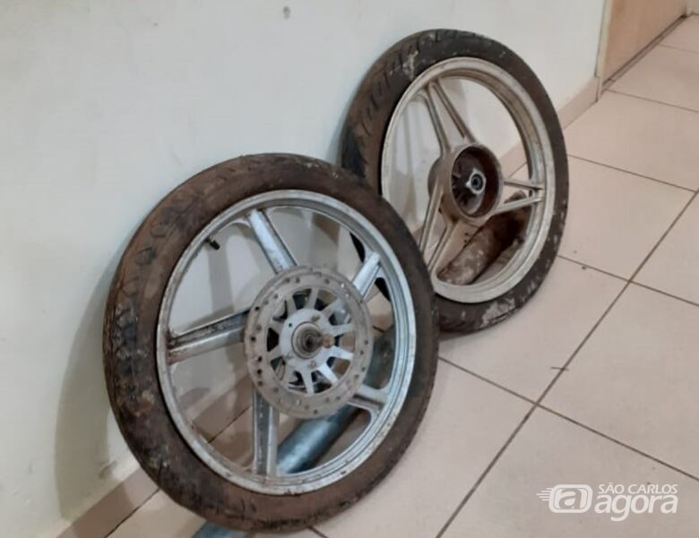 Os pneus foram recuperados pela Polícia Militar - Crédito: Divulgação