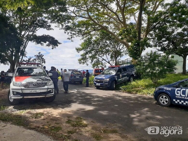 Equipe do Canil de Jundiaí chega para auxiliar nas buscas - Crédito: Divulgação