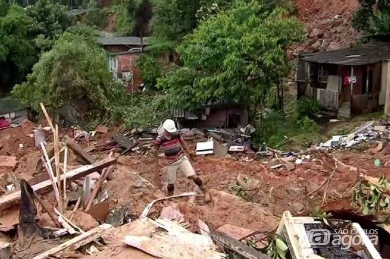 Desabamento no Guarujá devido ao temporal deixou mortos - Crédito: TV Globo/Reprodução