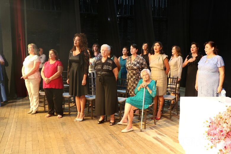 Câmara comemorou Dia Internacional da Mulher com homenagem às mulheres são-carlenses em solenidade no Teatro “Dr. Alderico Vieira Perdigão” - Crédito: Divulgação